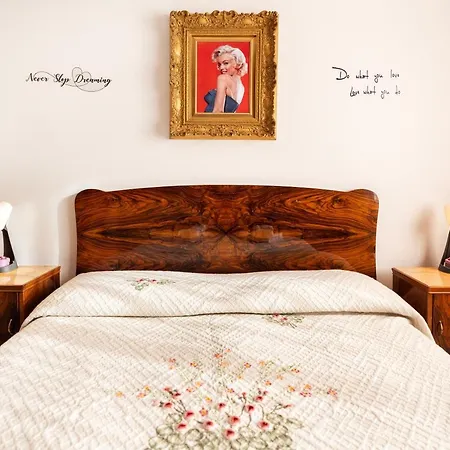 We - House Of Stars - Μπολόνια