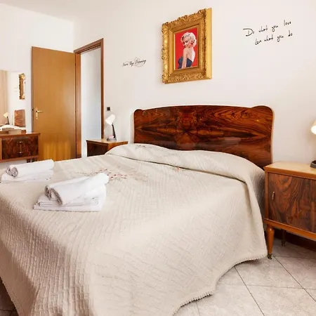 We - House Of Stars - Apartment *